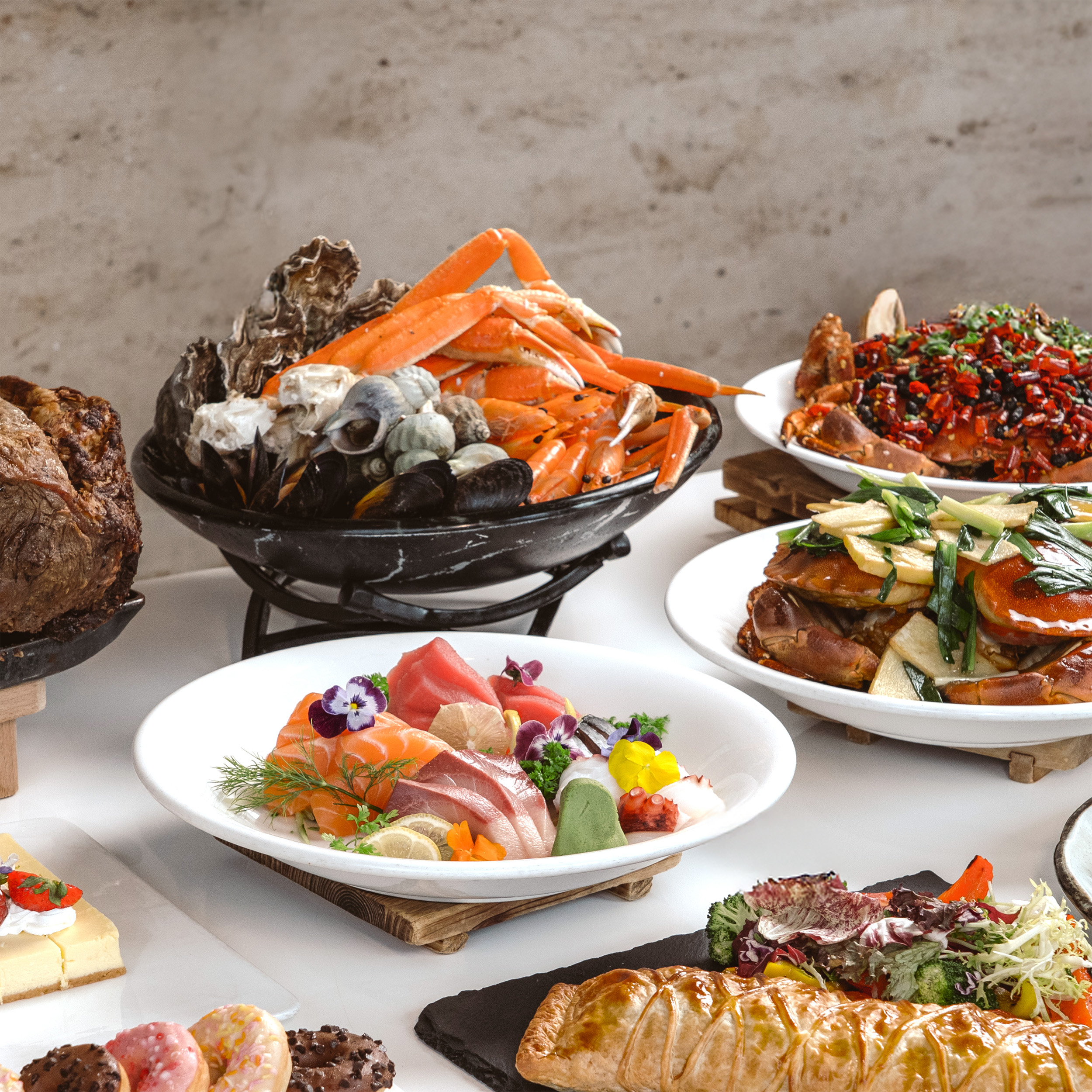 Abalone x Brown Crab x Crab Leg Seafood Extravaganza Lunch Buffet at Harbour Grand Café (Up to Buy 1 Get 1 Free)